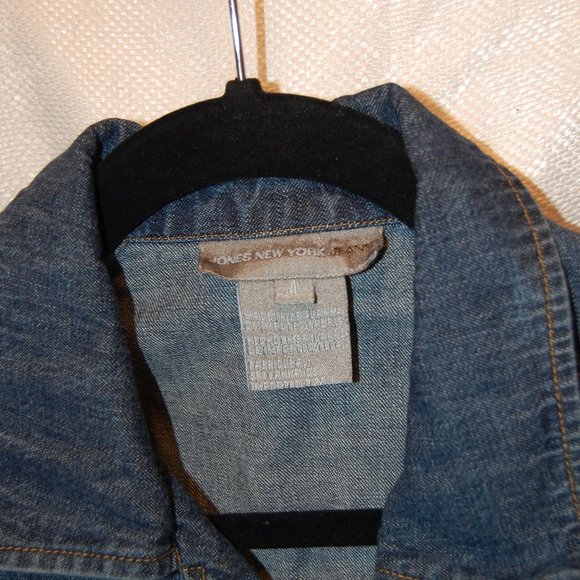 Jones New York Women's Denim Blue Jean Jacket W/Side Zipper Size 4 - Picture 12 of 12
